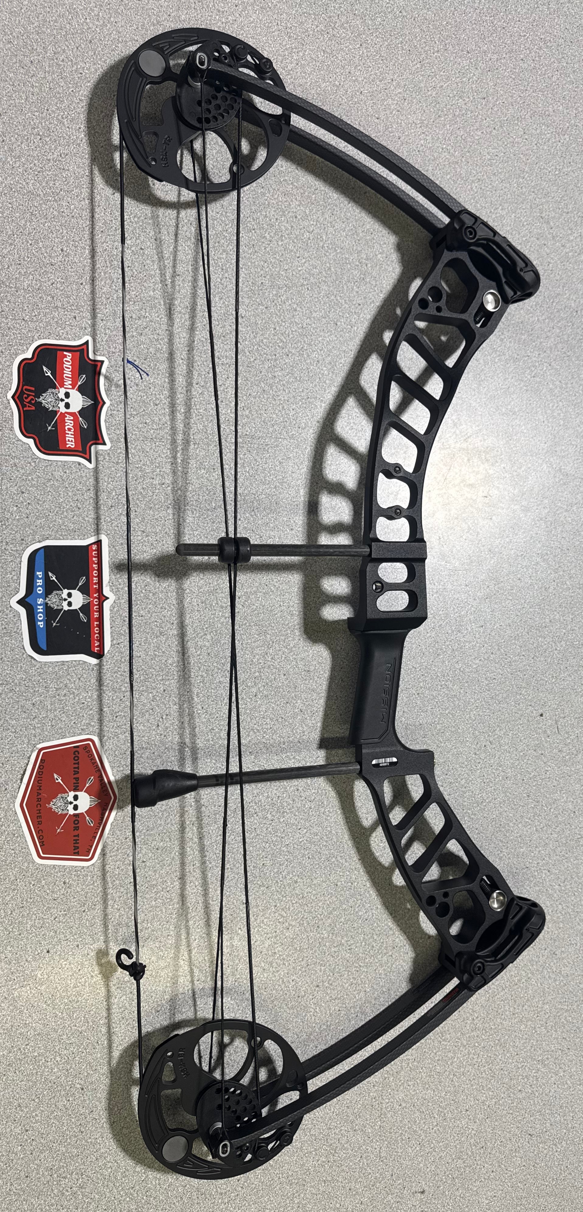 MISSION SWITCH - RH/BLACK/70 -8897- USED BOW – Podium Archer