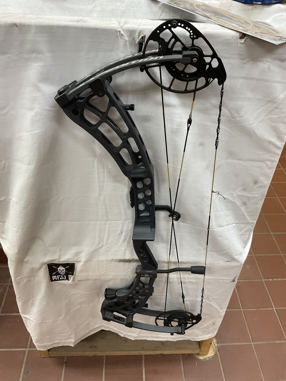 XPEDITION XLITE 32 RH/Grey/70# - XXL32RHG70# - 1 USED BOW!!!!