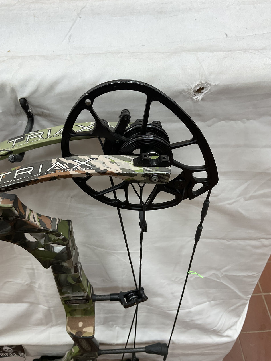 MATHEWS TRIAX - RH/UNDER ARMOUR/70# - MTRHU70- 9 - USED BOW!!!