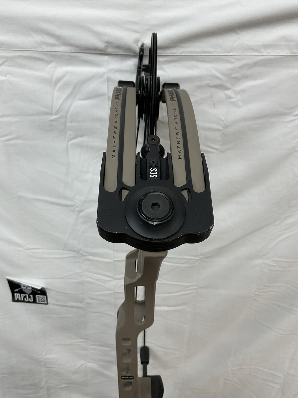 MATHEWS PHASE 4 33 GRANITE - RH/GRANITE/60-75# - MP433RHG-2 USED BOW