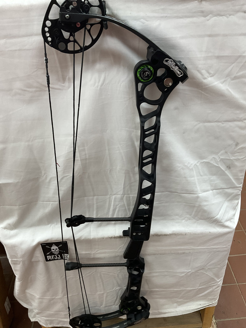 MATHEWS TRX 38 - RH/Black/60 - MTRX38RHB60 - 8 - USED BOW!!!!!