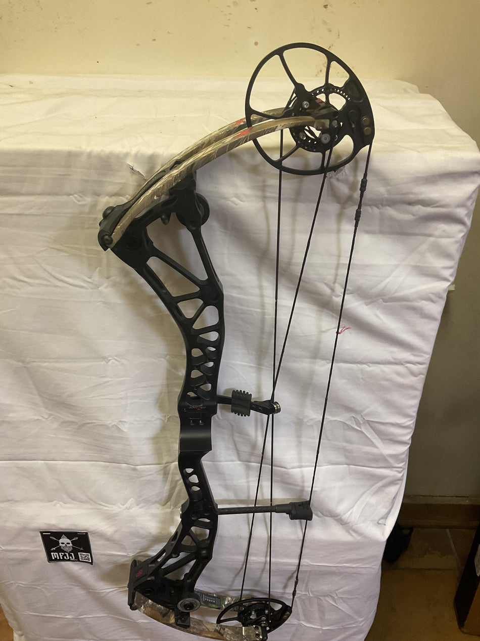BOWTECH REVOLT X RH/BLACK-RT EDGE/70 - BTRVXRHBE70 - 4 - USED!!!!