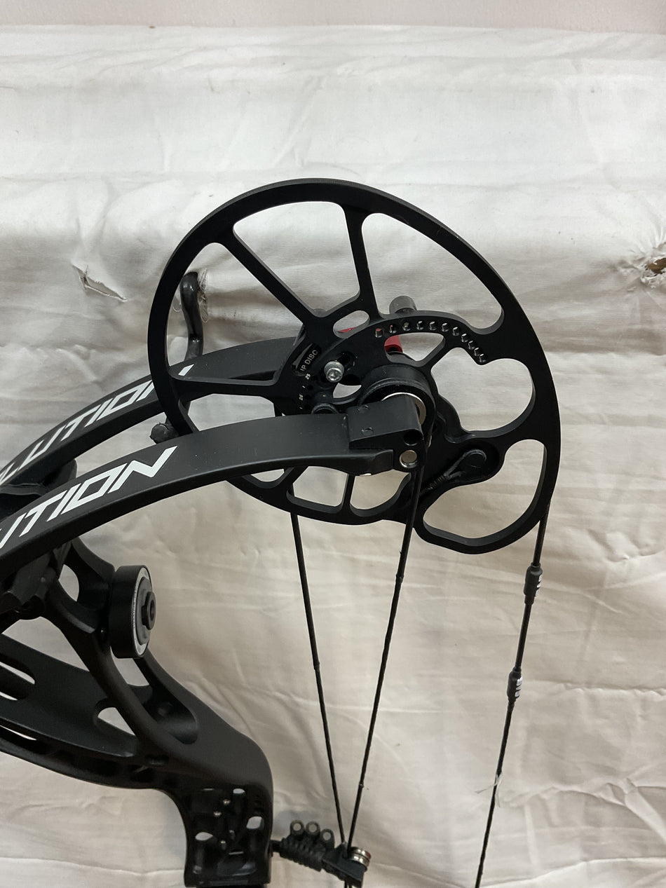 BOWTECH SOLUTION - RH/BLACK/70 - #BTSRHB70 - 4 - USED BOW!!!