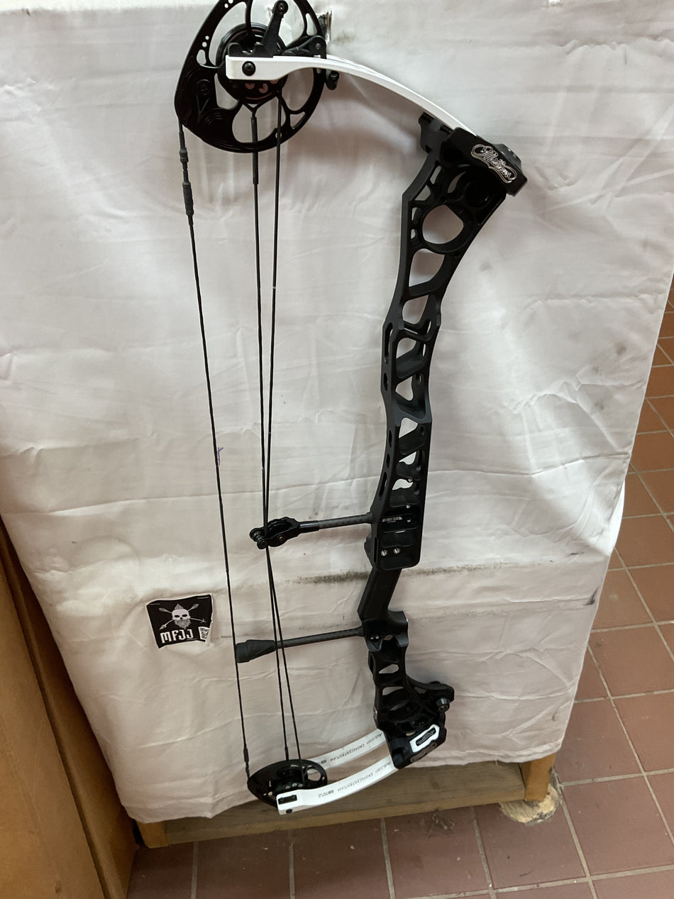 MATHEWS TRX 36 - RH/Black/60 - MTRX36RHB60 - 7 - USED BOW!!!!!