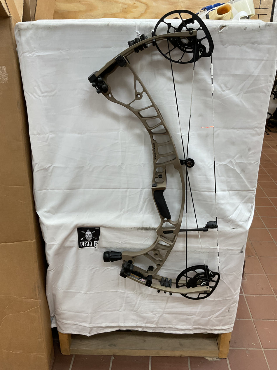 HOYT VENTUM Pro 30 - RH/Buckskin/65- HVP30RHBS80 - 15 - USED BOW!!!