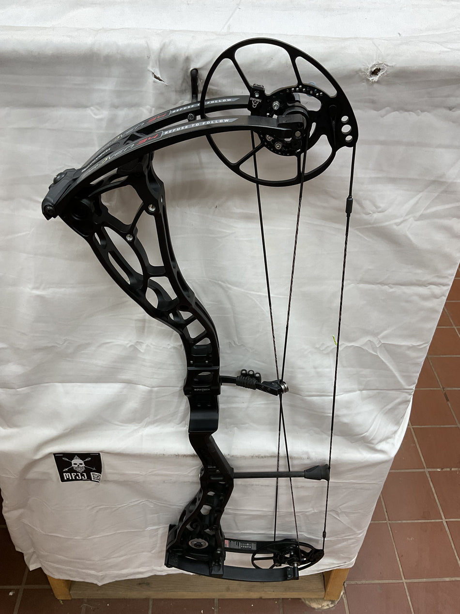 BOWTECH PROVEN 34 - RH/BLACK/70 - #BP34RHB70 - 18 - USED!!!!