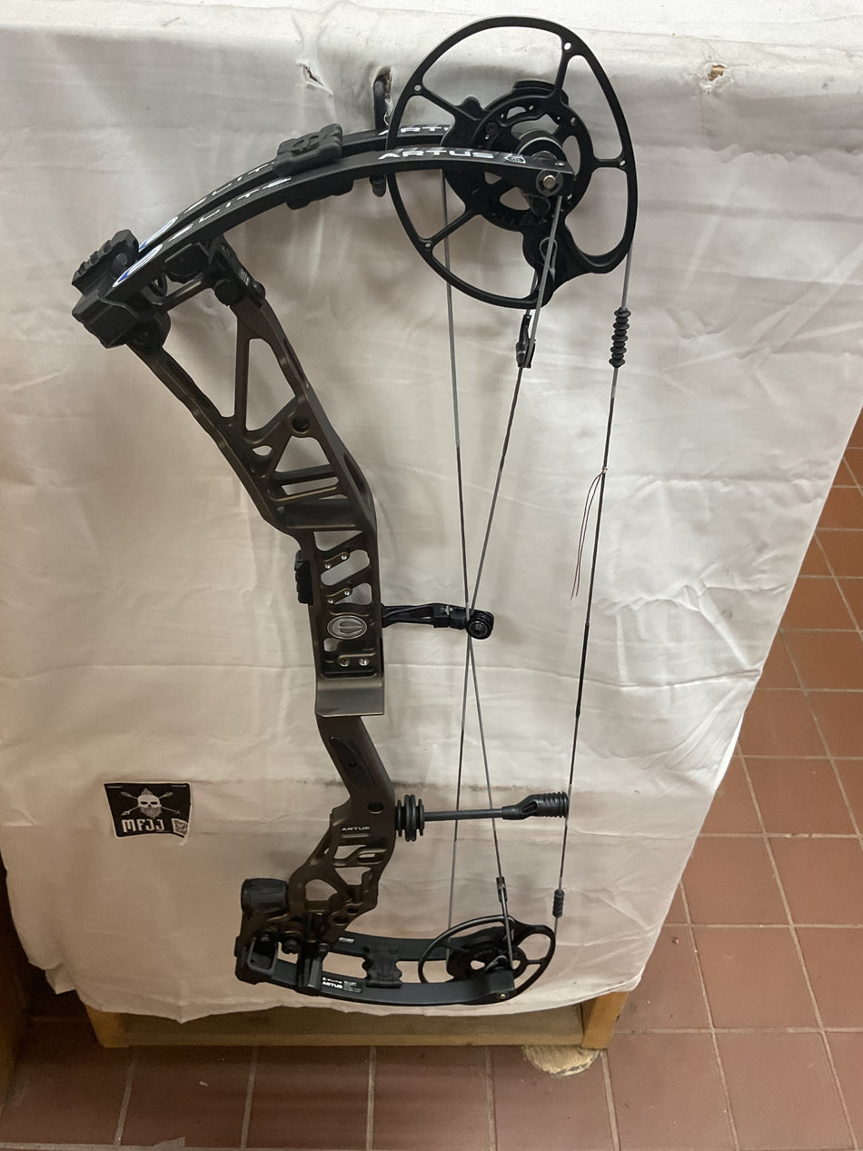 ELITE ARTUS - RH/Midnight Copper/70 - EALHMNC70 - 11 - USED BOW!!!!!