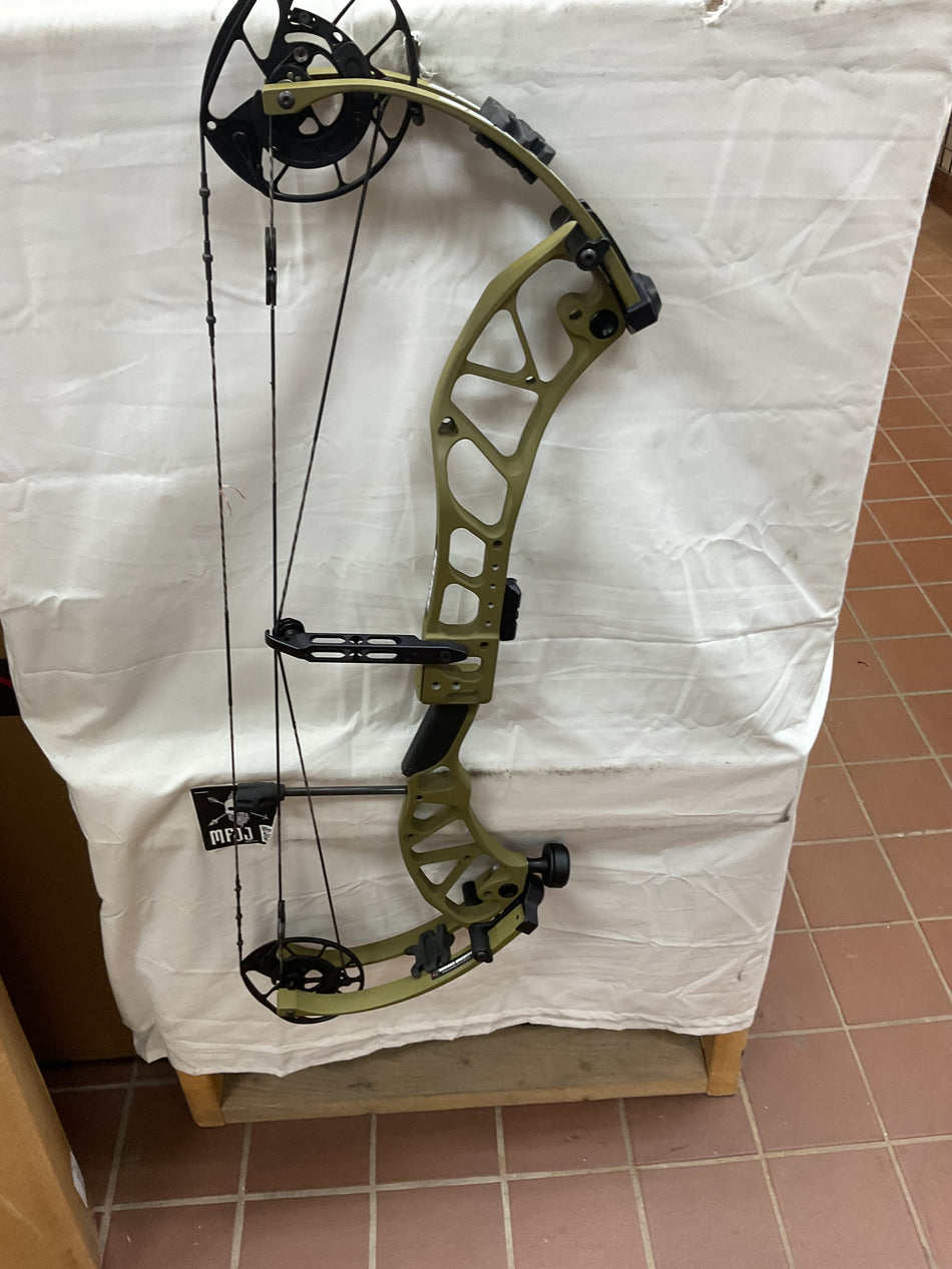 PSE DECREE - RH/Olive Green/70 - #PSERHOG80-4- USED BOW!!!