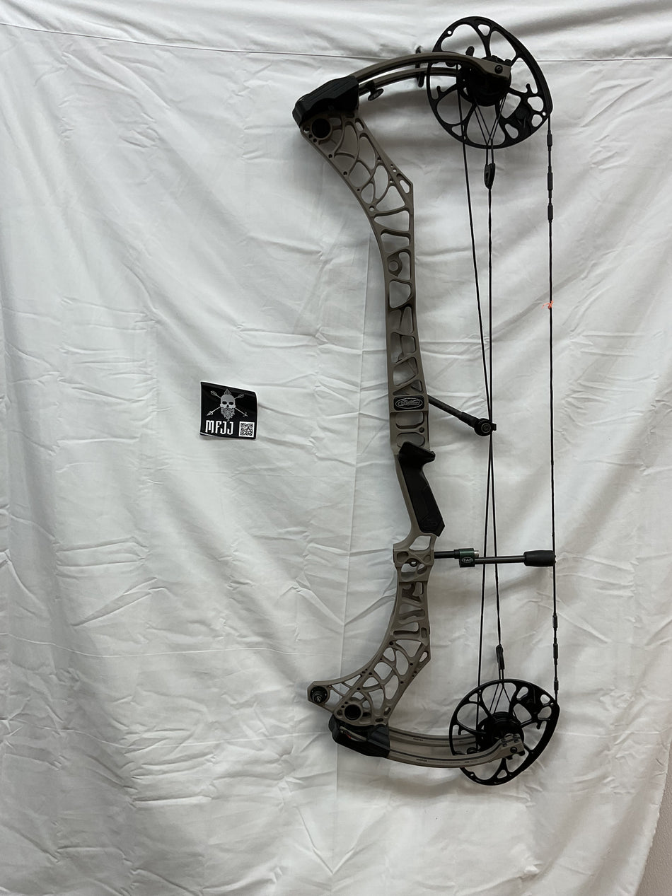 MATHEWS PHASE 4 33 GRANITE - RH/GRANITE/60-75# - MP433RHG-2 USED BOW