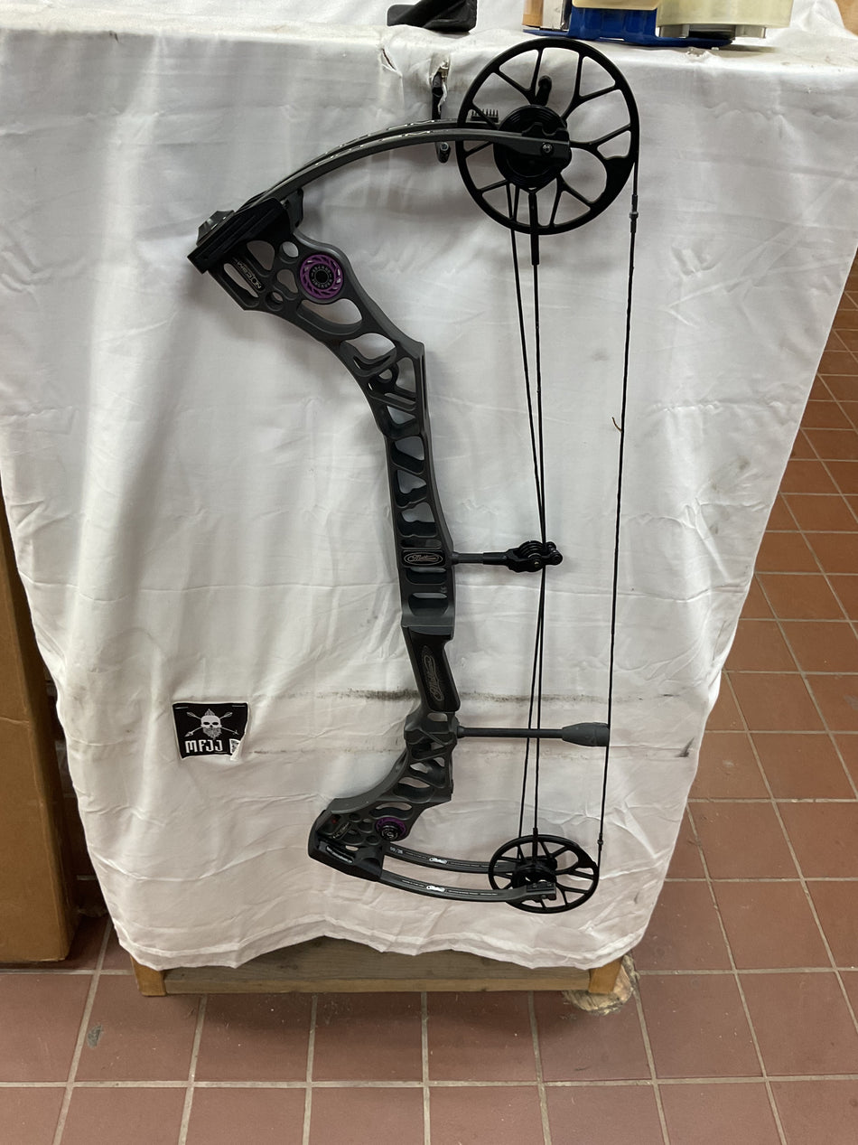 MATHEWS NO CAM HTX - RH/Stone/50# - #MNCLSTRH50 - 3 - USED BOW!!!!