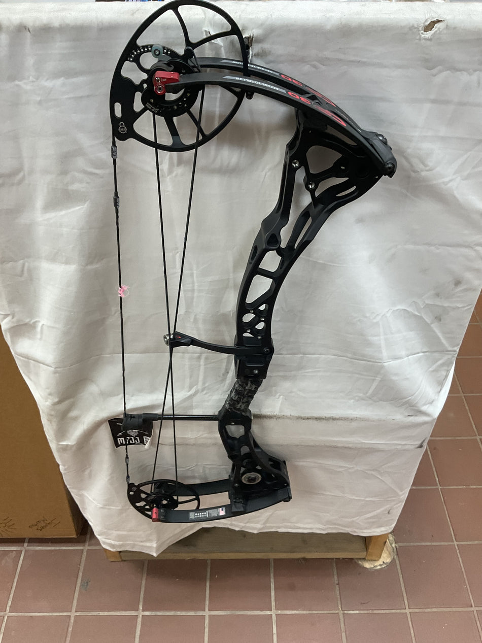 BOWTECH CP30 - RH/Black/70 - BTCP30RHB70 - 1 - USED BOW!!!