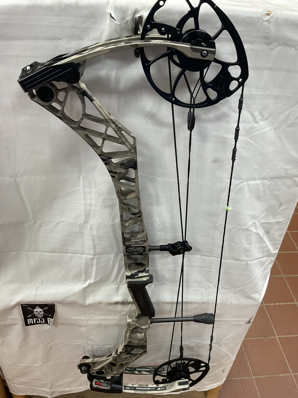 MATHEWS VXR 31.5 - RH/Under Armour/75# - #MVXR315RHUA75 -9- USED BOW!!!