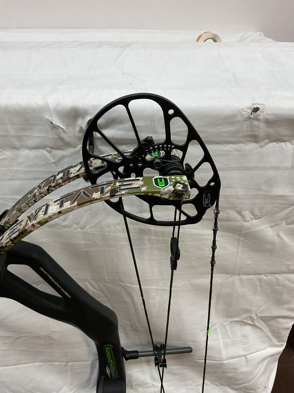 PSE LEVITATE - RH/BLACK-SUBALPINE/70 - #PSELBS0-3 - USED BOW!!!!