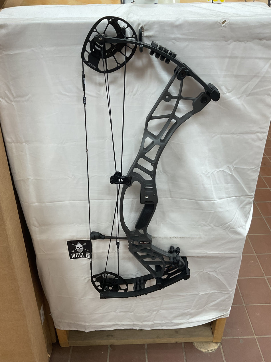 HOYT Axius Alpha - RH/Grey-Black/70- HCRHGB70 - 1 - USED!!!