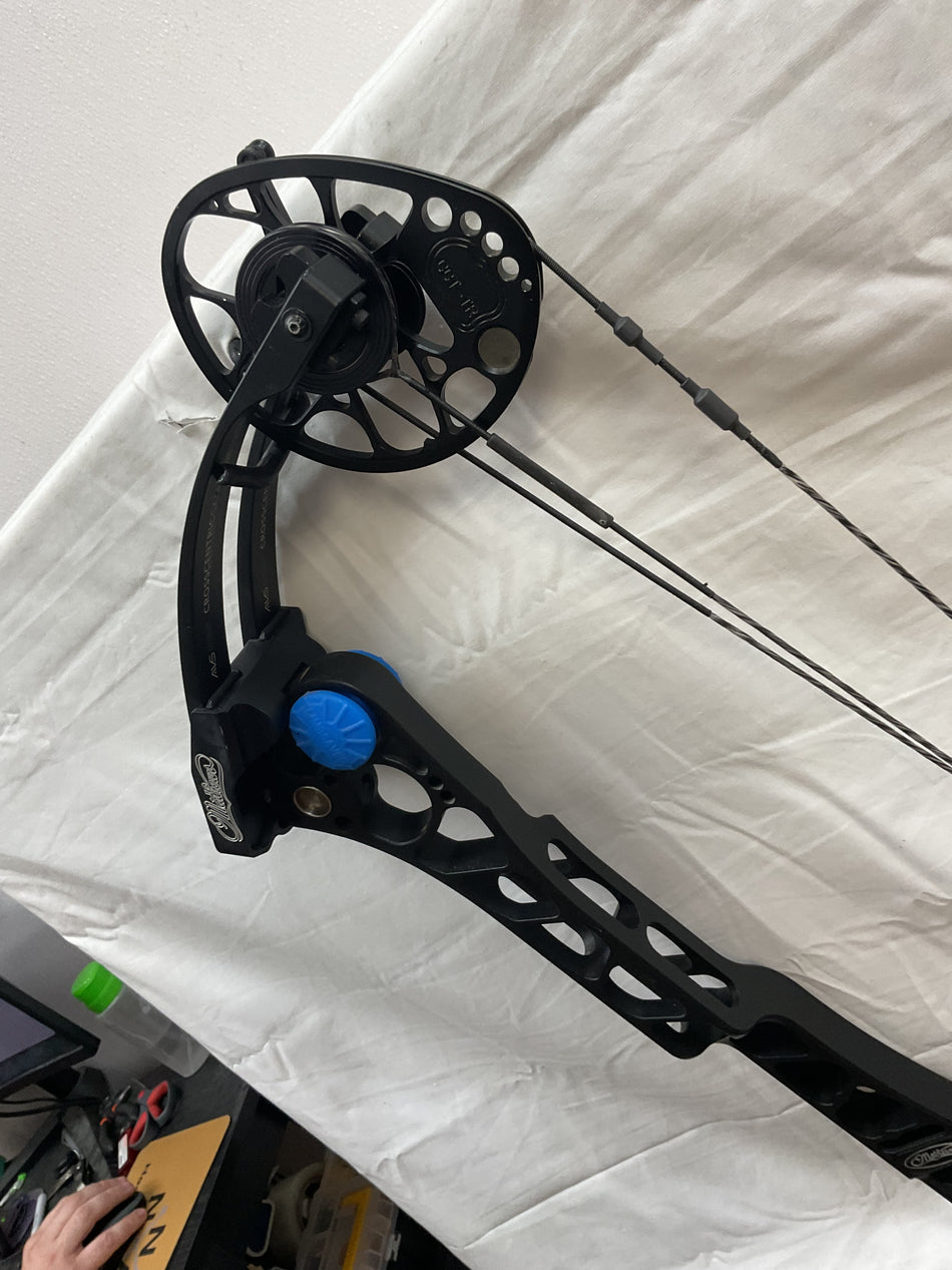 MATHEWS TRX 38 - RH/BLACK/60 - MTRX38RHB60 - 2 - USED BOW!!!!!