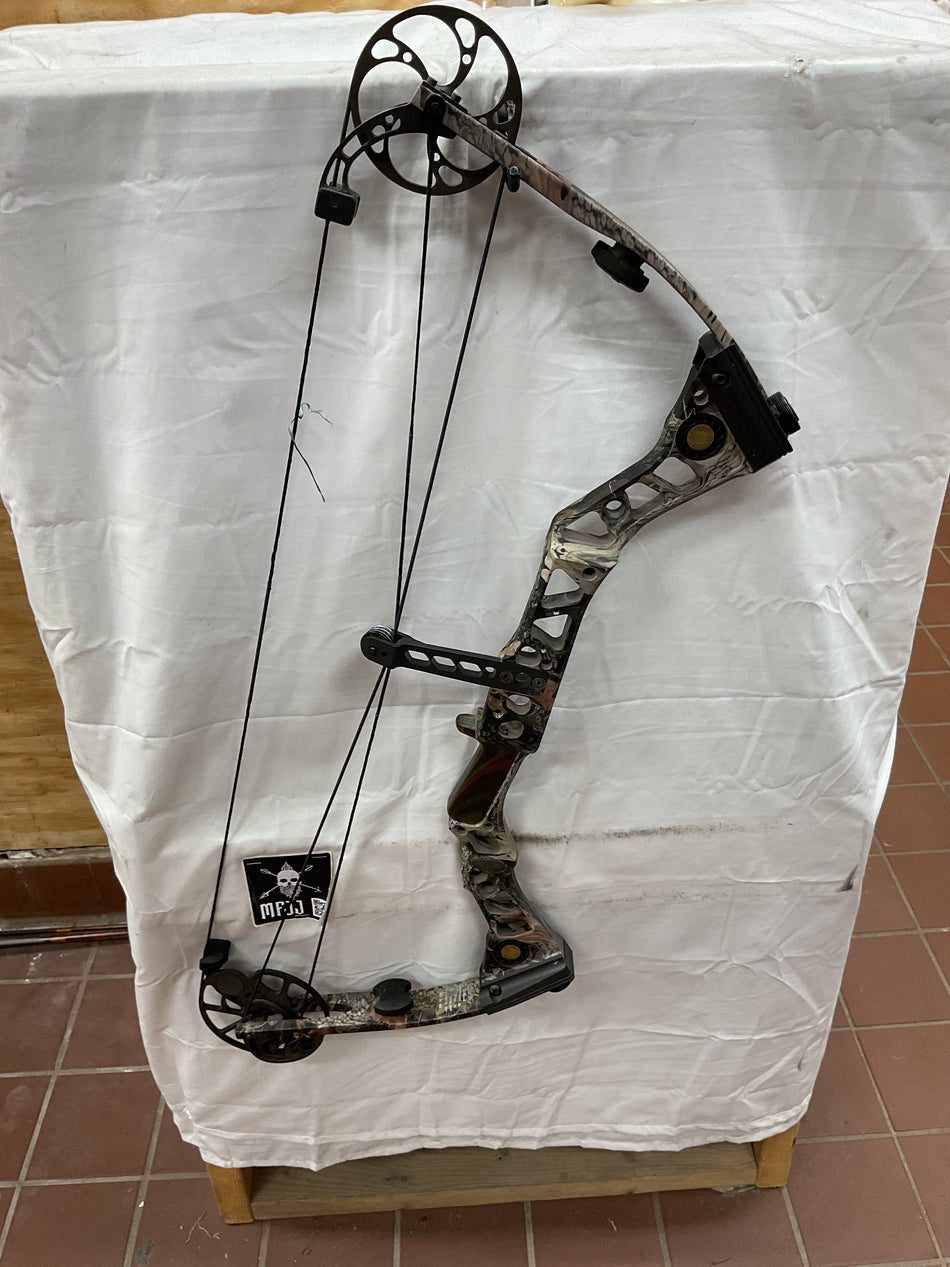 MATHEWS OUTBACK  - RH/HARDWOODS/60-70# - #MSBRHRTH2960 - 1 - Used Bow!!!