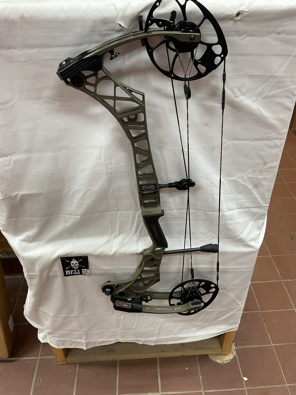MATHEWS VXR 28 - RH/AMBUSH/75 - MVXR28RHA75 - 14 - USED BOW!!!