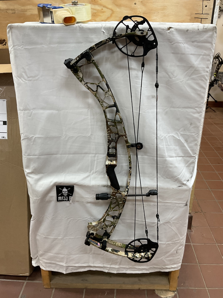HOYT AX-3 33 - RH/Sitka Subalpine/50# - HAX-3.33RHSSA70 -4- USED BOW!!!