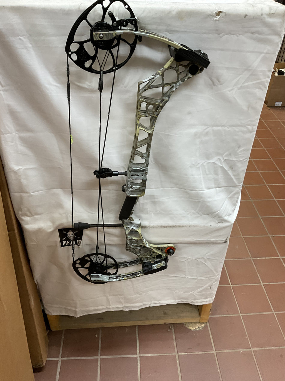 MATHEWS VXR 28 - RH/Sitka Elevate II/75 - MVXR28RHSEII75 - 15 - USED BOW!!!