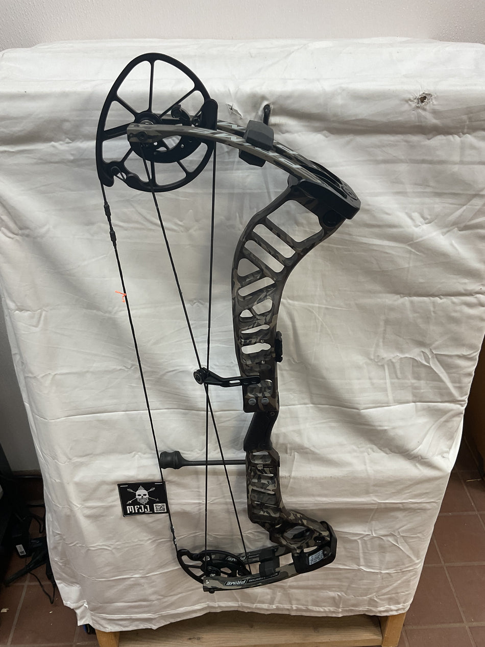 PRIME RVX+ 32 - RH/BOTTOMLAND/60 - #PR32RHB60 - 3 - USED BOW!!!