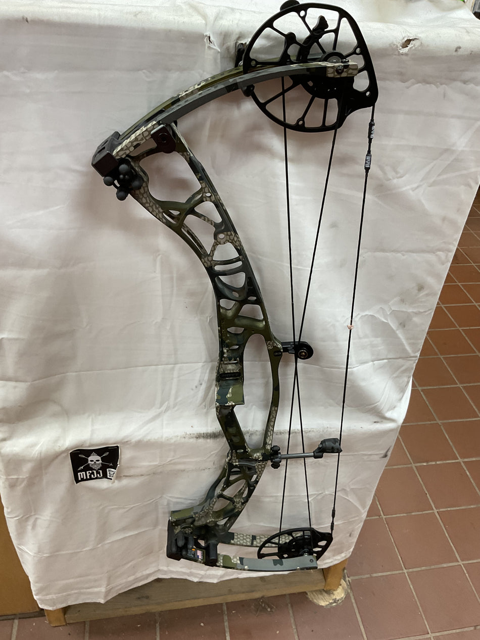 HOYT ALPHA X 33 - RH/Kuiu Verde/70- HAX33RHKV70 - 15 - USED!!!