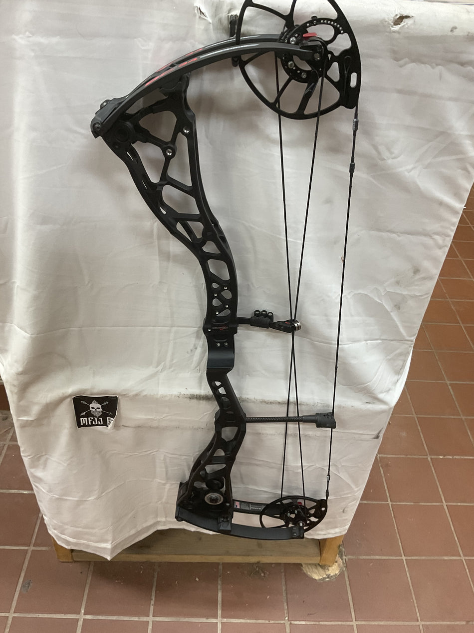 BOWTECH SS34 - RH/Black/60 - BTSS34RHB60 - 10 - USED BOW!!!!!