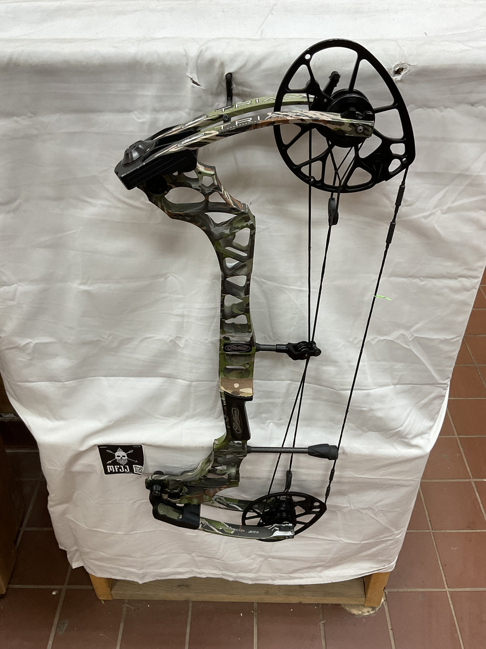 MATHEWS TRIAX - RH/UNDER ARMOUR/70# - MTRHU70- 9 - USED BOW!!!