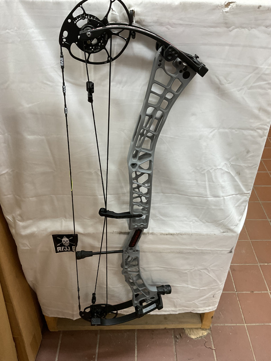 DARTON SEQUEL 35 ST2 - RH/Stone Gray/60 - DS35ST2SG60 - 17- Used Bow!!!