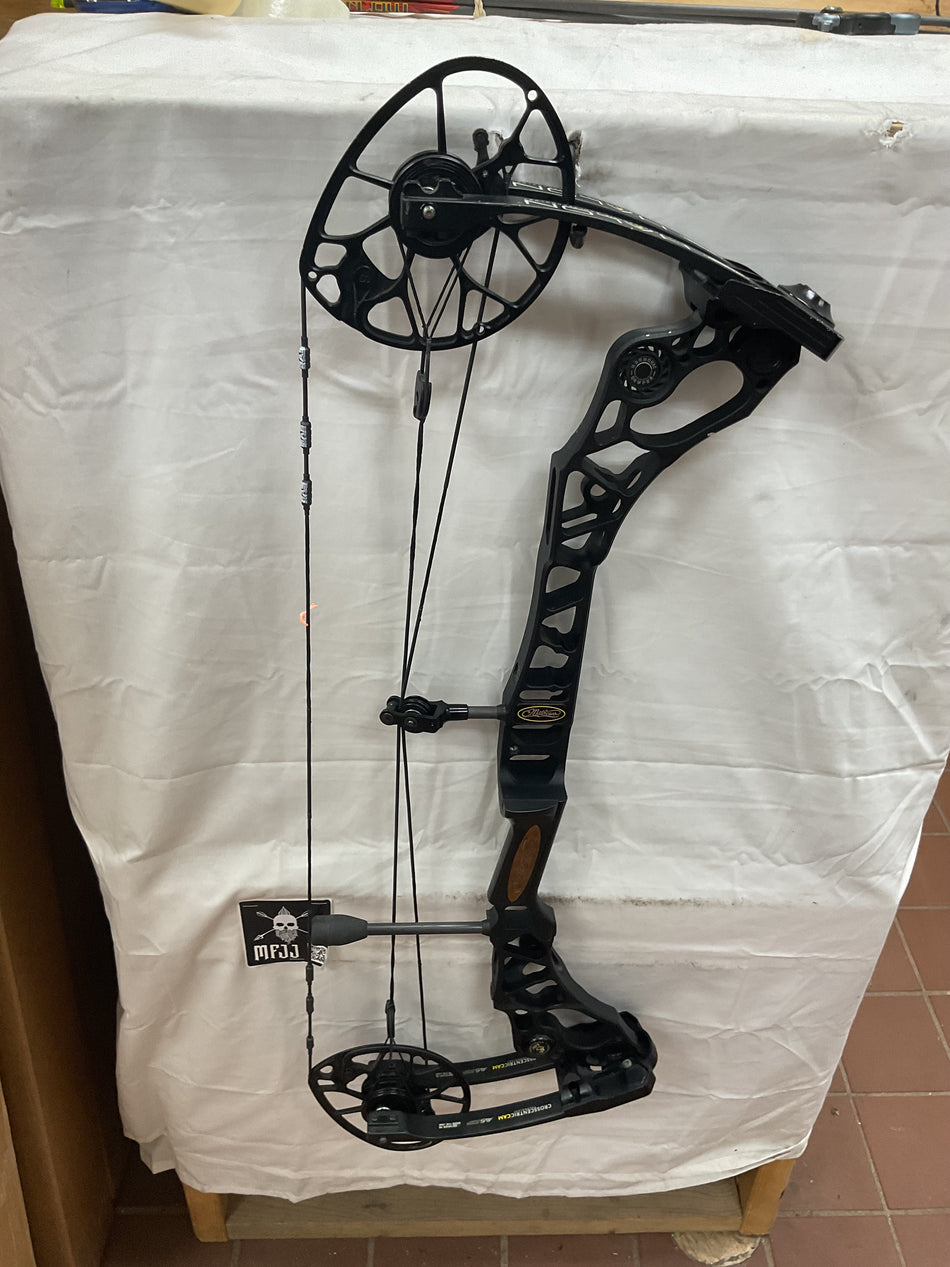 MATHEWS HALON 6 - LH/Black/70# - #MH6LHB70 - 16 - USED BOW!!!