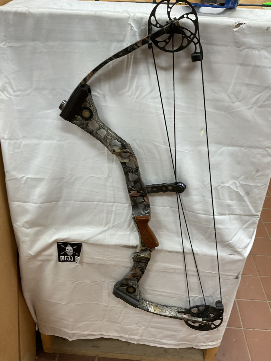 MATHEWS SWITCHBACK  - RH/HARDWOODS/60-70# - #MSBRHRTH2870 - 9 - Used Bow!!!