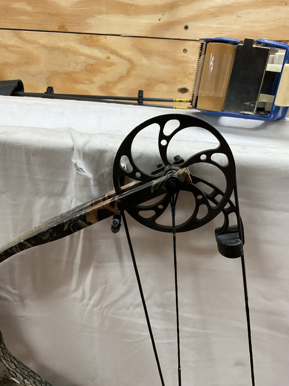 MATHEWS SWITCHBACK  - RH/HARDWOODS/60-70# - #MSBRHRTH2870 - 9 - Used Bow!!!
