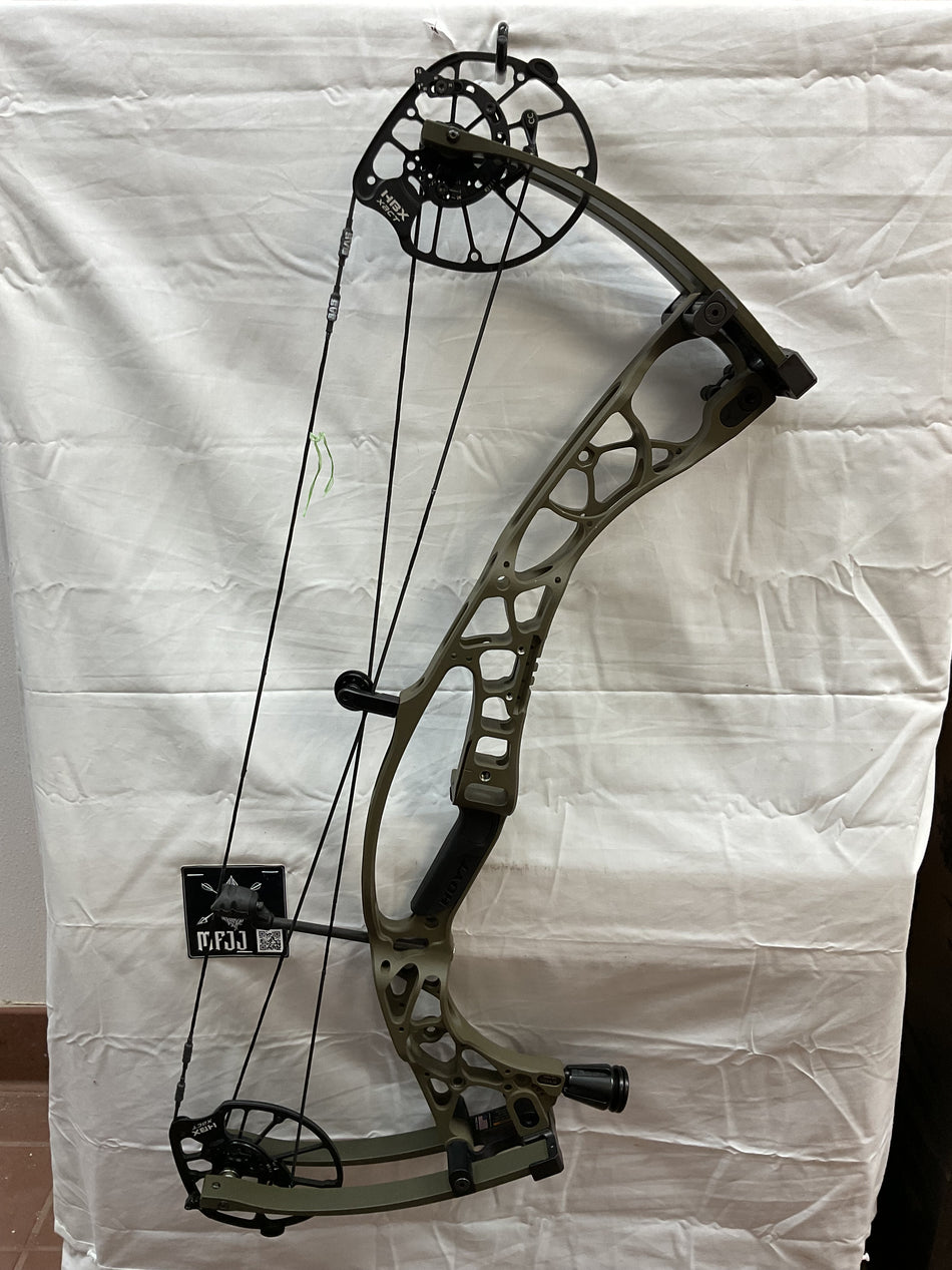 HOYT ALPHA X 30 - RH/WILDERNESS/70 - HAX30RHWLD70- 5 - USED!!!