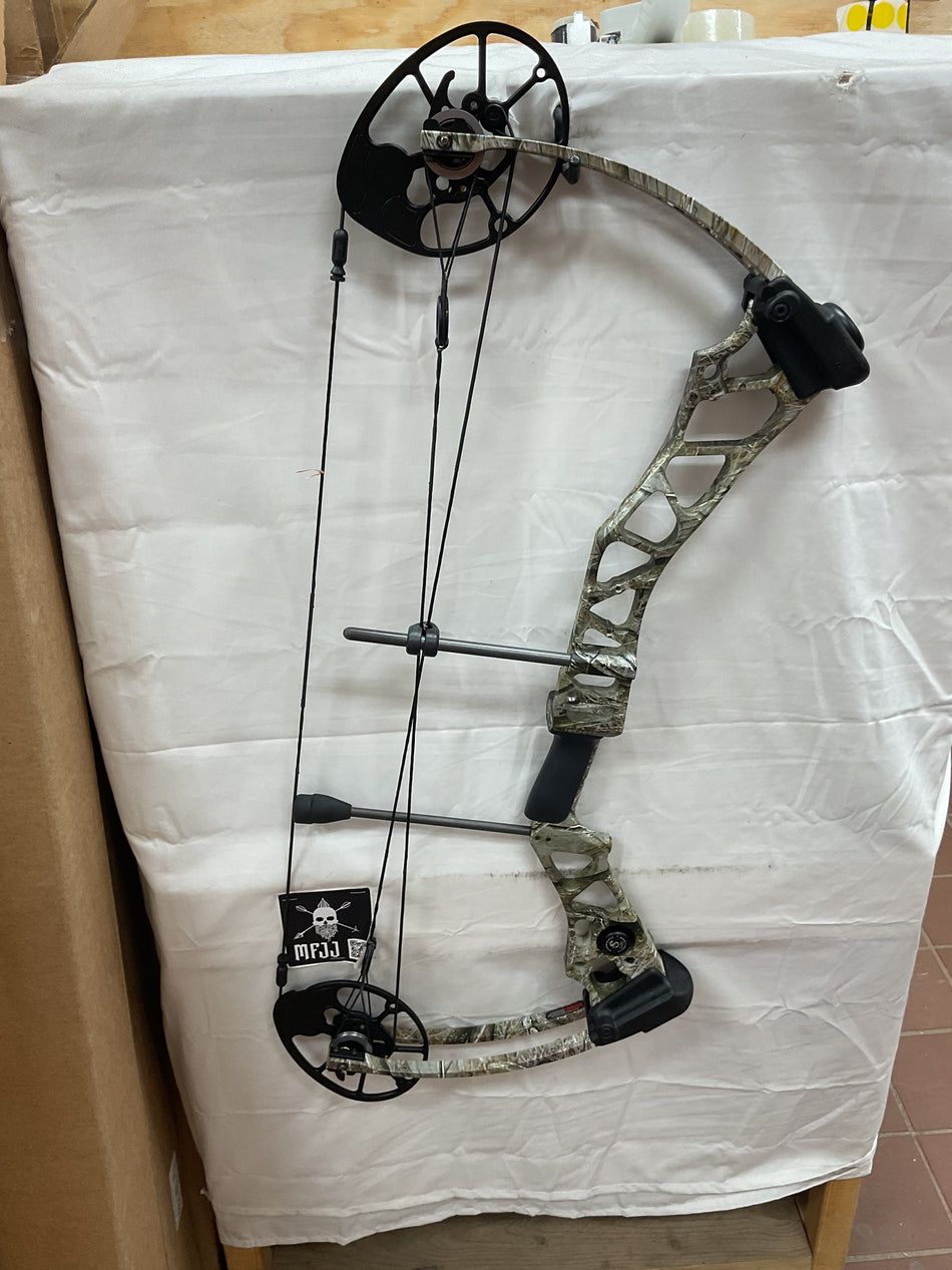 MISSION BALLISTIC 2.0 - RH/LOST CAMO/70 - #MBRHL70 - 2 - USED BOW!!!