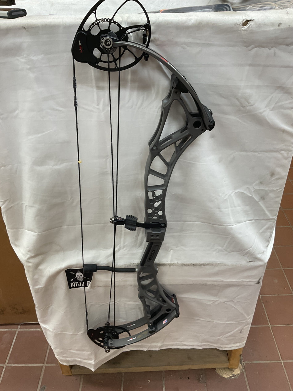 BOWTECH REALM X - RH/Gray/50 - BTRXRHG50-5- USED BOW