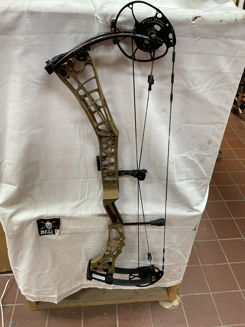 DARTON TRITECH 33 - RH/Flat Dark Earth/60 - DT33RHFDE60 - 8 - USED BOW!!!