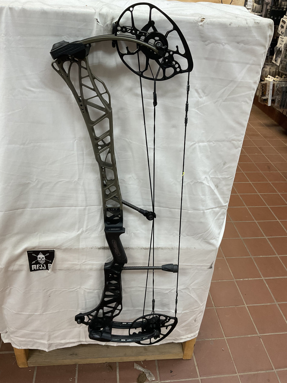MATHEWS LIFT X 33  - RH/Ambush Fade to Black/55-80# - #ML3X3RHAFDB5580 - 61 - USED BOW!!!