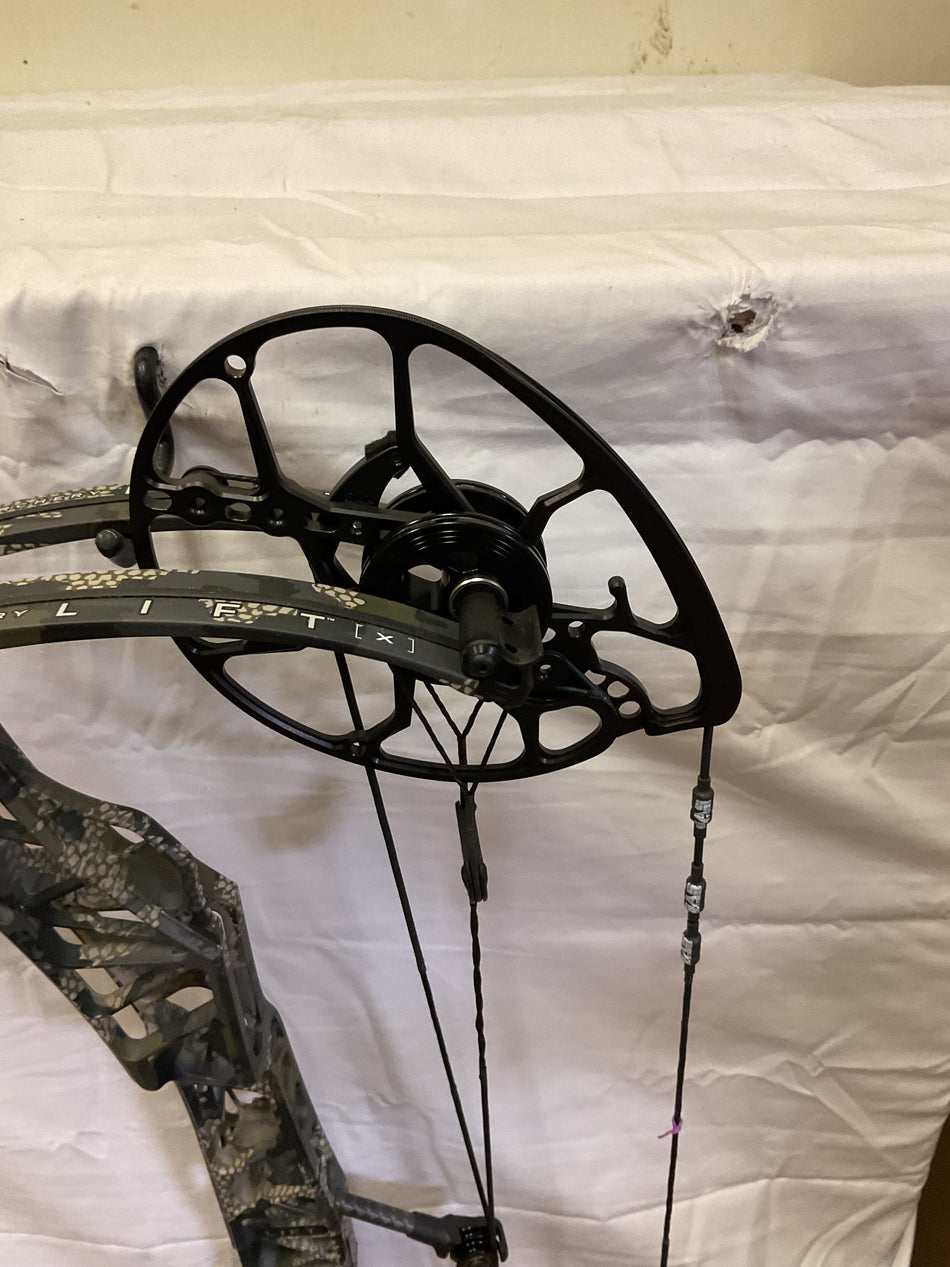 MATHEWS LIFT X 29.5  - RH/KUIU VERDE/55-80# - #MLX29.5RHKV5580-28 - USED BOW!!!