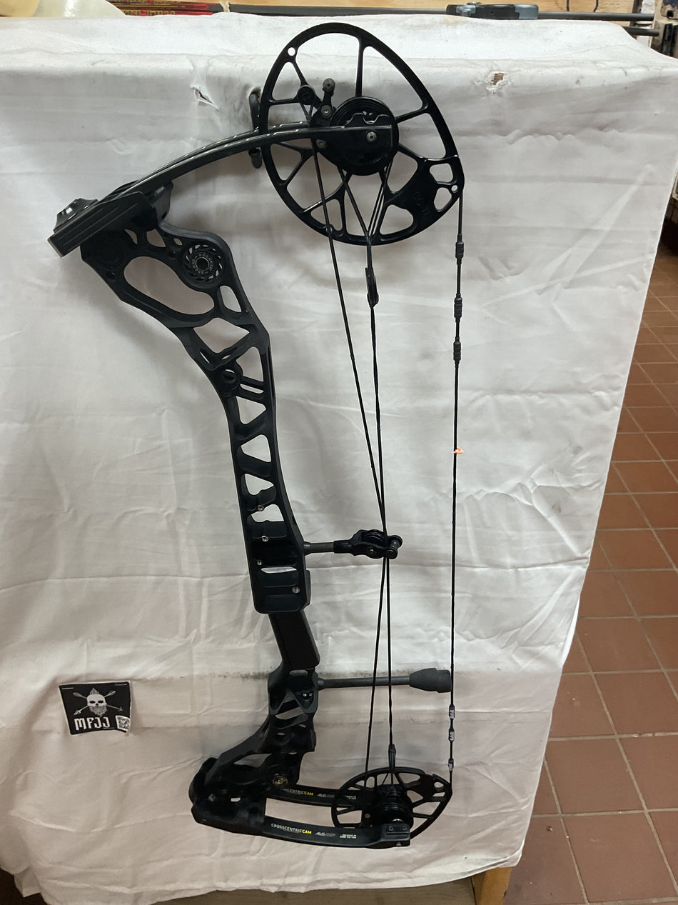 MATHEWS HALON 6 - LH/Black/70# - #MH6LHB70 - 16 - USED BOW!!!