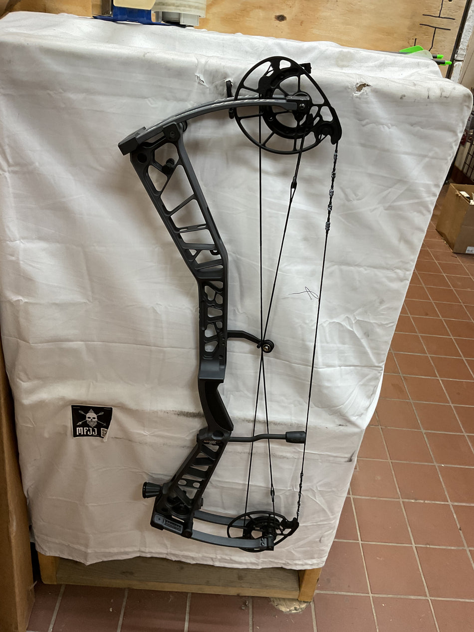 XPEDITION NEXLITE33 RH/GREY/70# - XNL33RHG70# - 1 USED BOW!!!!
