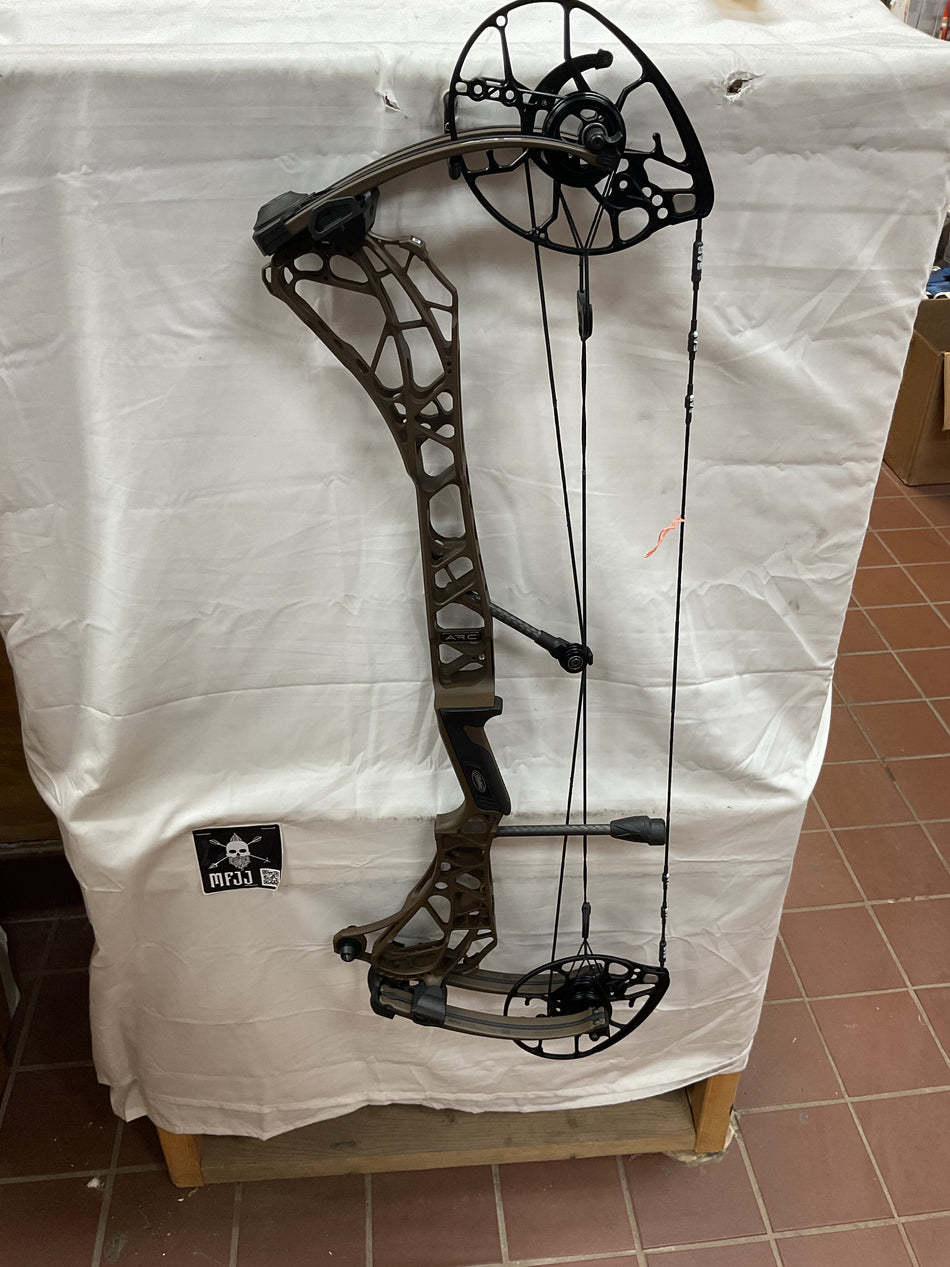 MATHEWS ARC 30 - RH/Kodiak/55-80# - #MA30RHK5580 - 2 - USED BOW!!!