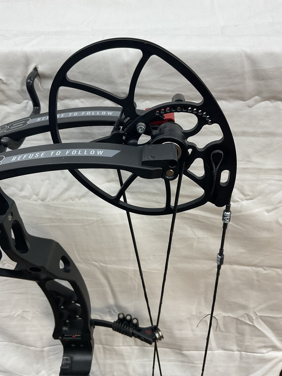 BOWTECH CP28 - RH/BLACK/70 - BTCP28RHBLK70-3 - USED BOW