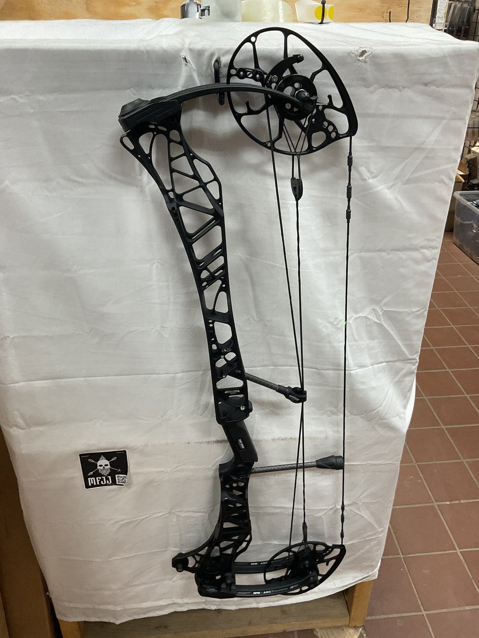 MATHEWS LIFT X 33  - LH/Black/55-80# - #MLX33LHB5580- 50 - USED BOW!!