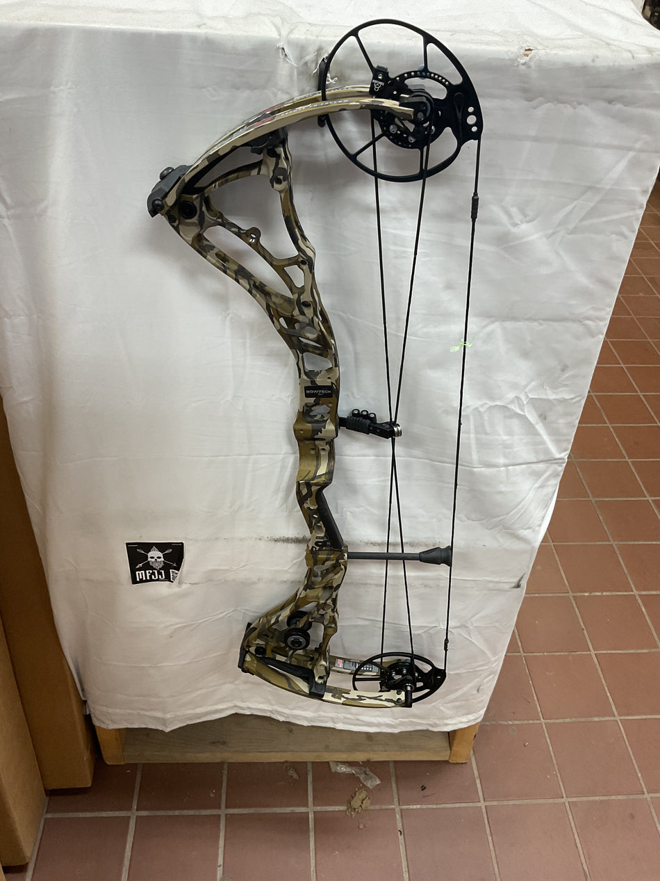 BOWTECH CORE SS - RH/Bottomland/-70 - #BCSSBTM70-9- USED BOW!!!