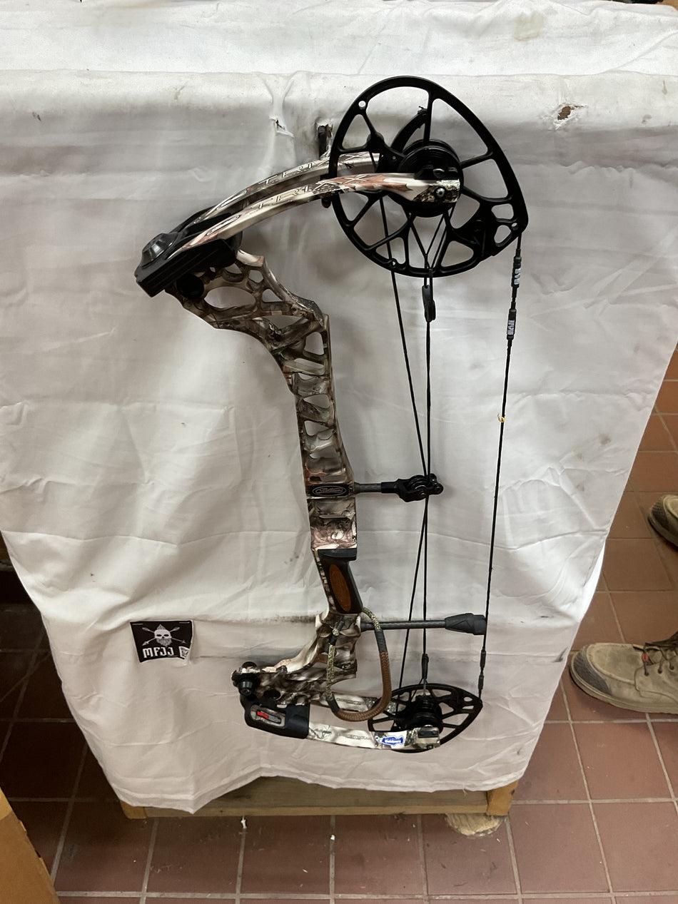 MATHEWS TRIAX - RH/Lost Camo/70# - MTRHLC70- 16 - USED BOW!!!