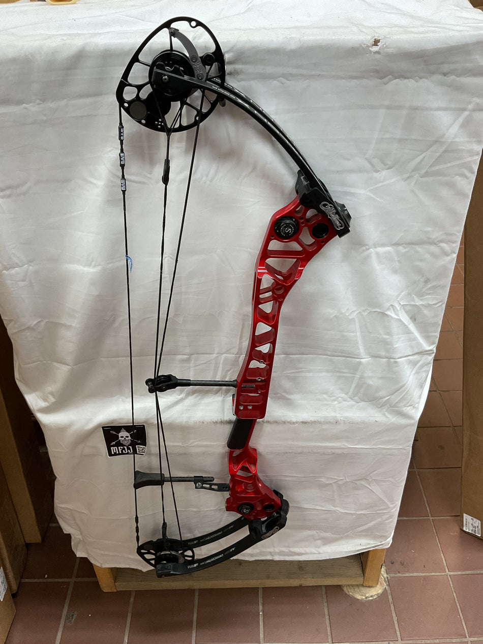 MATHEWS HALON X Comp - RH/RED/60# - #MHXCRHR60 - 5 - USED BOW!!!