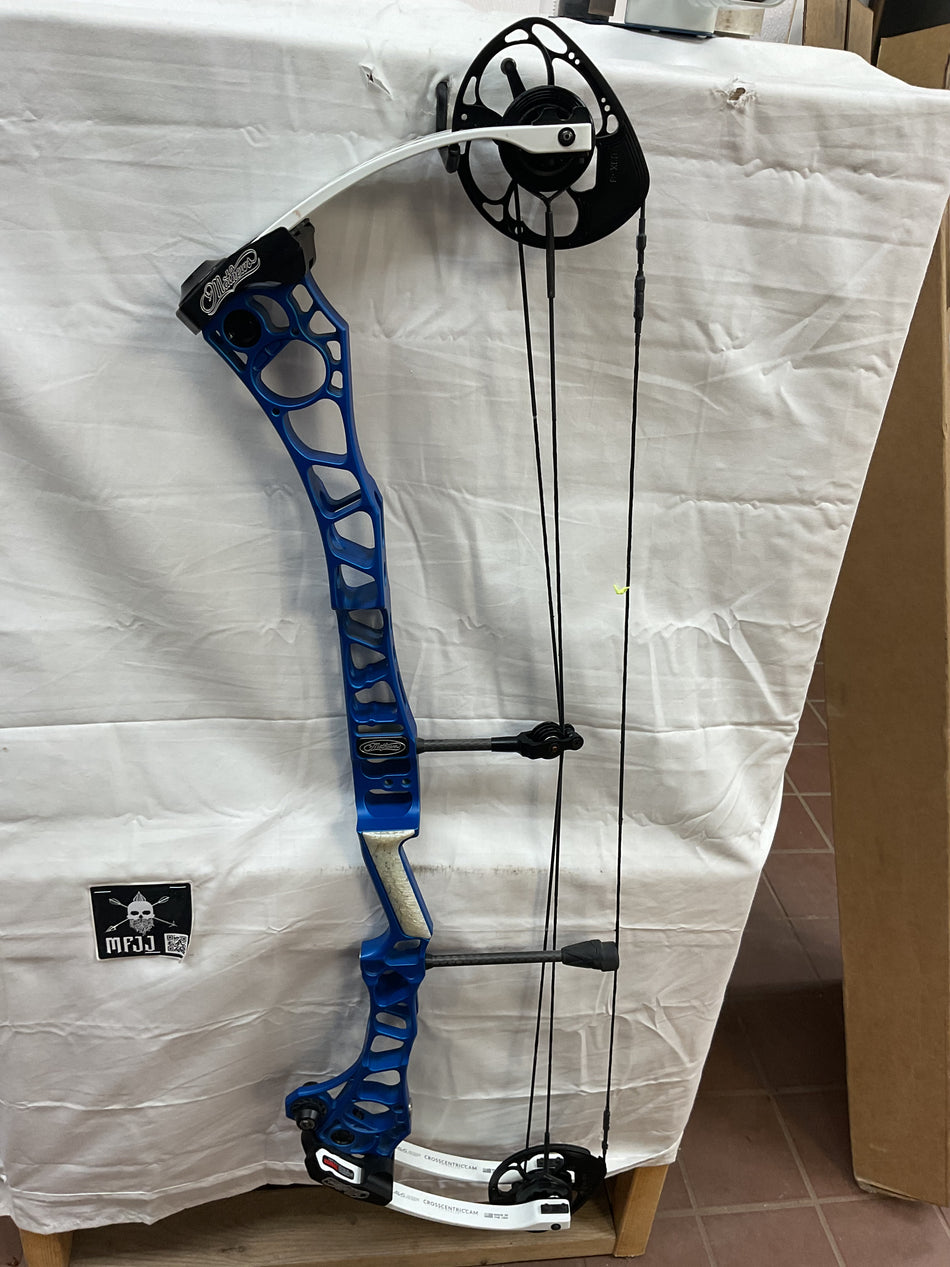 MATHEWS TRX 36 - RH/Blue/70 - MTRX36RHB70 - 1 - USED BOW!!!!!