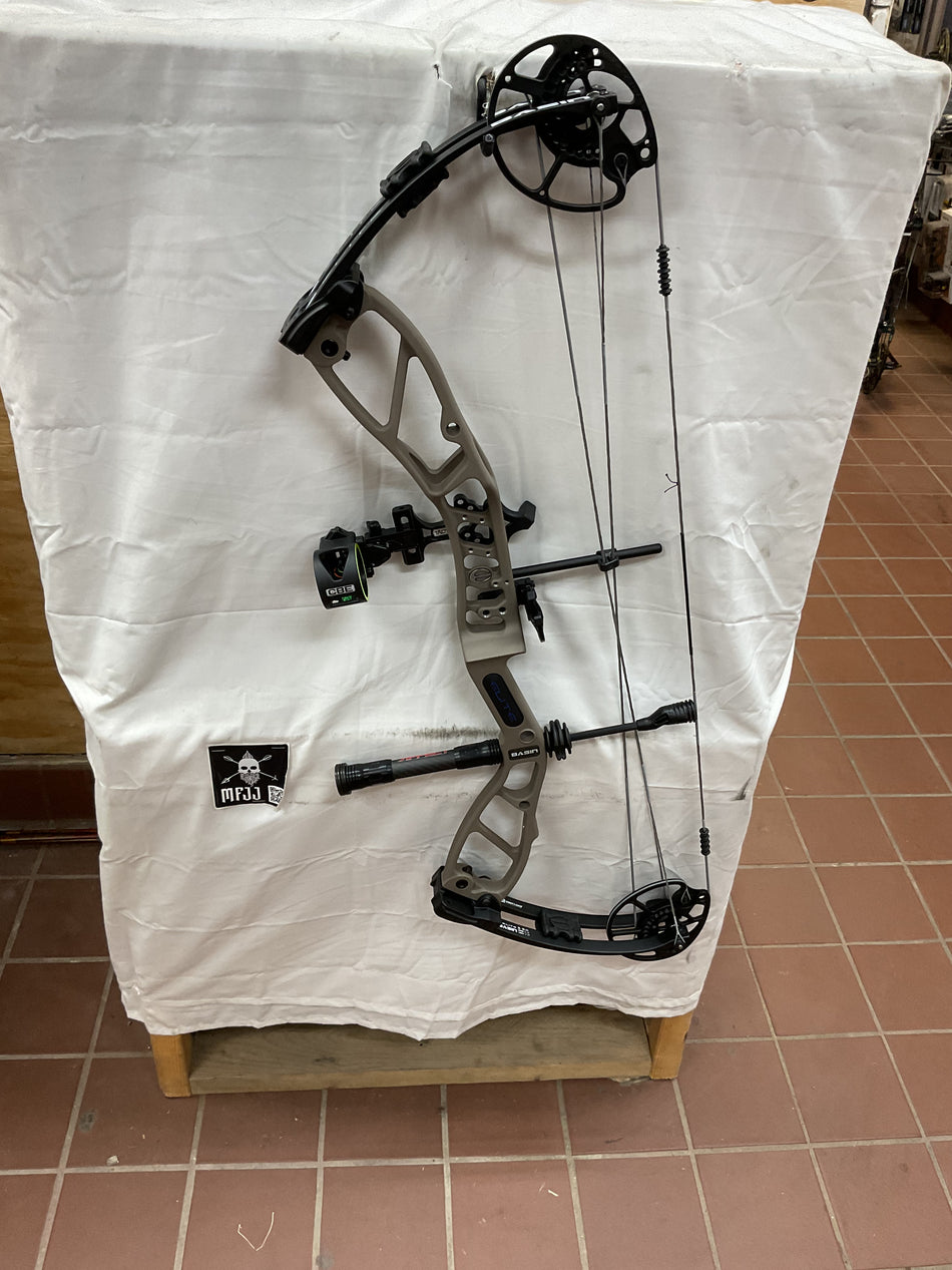 ELITE BASIN - RH/Sienna Brown/70 - EBRHSB70-2-USED BOW!!!