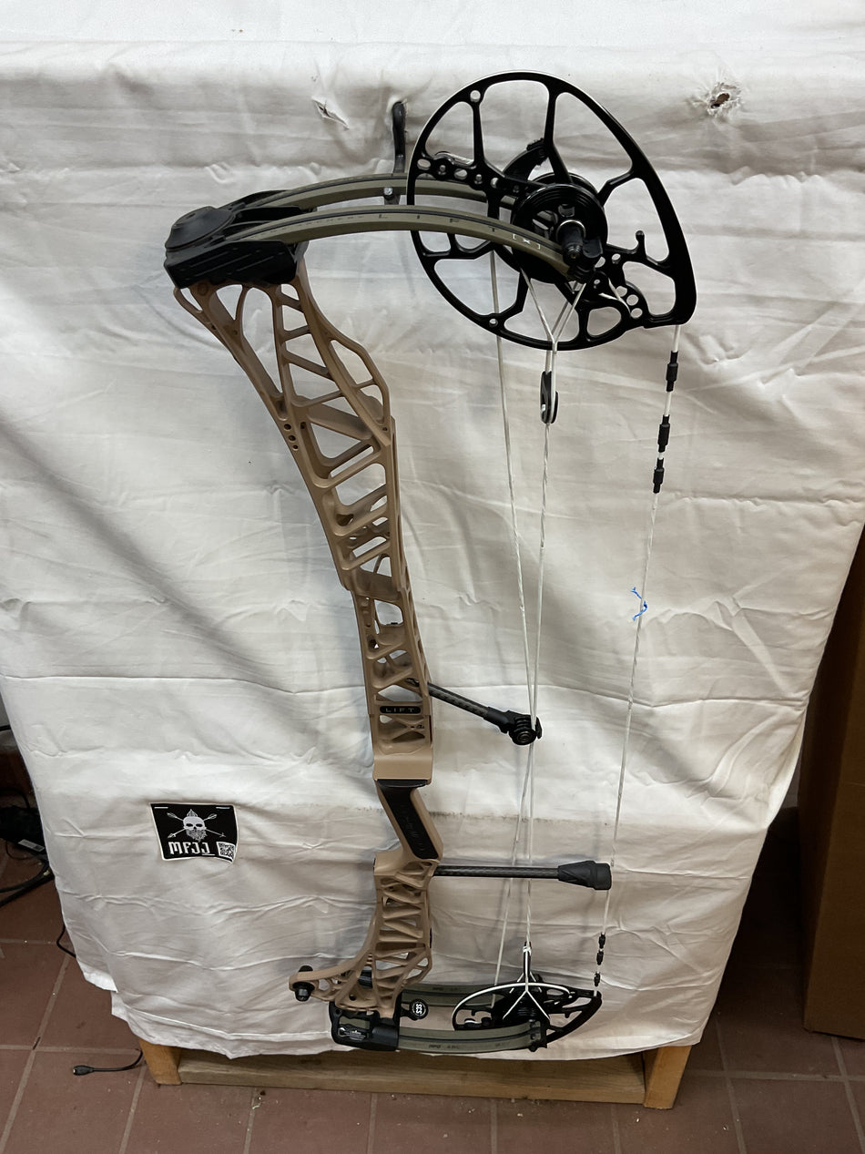 MATHEWS LIFT X 33  - RH/Earth/Ambush/55-80# - #MLX33RHEAG5580- 47 - USED BOW!!