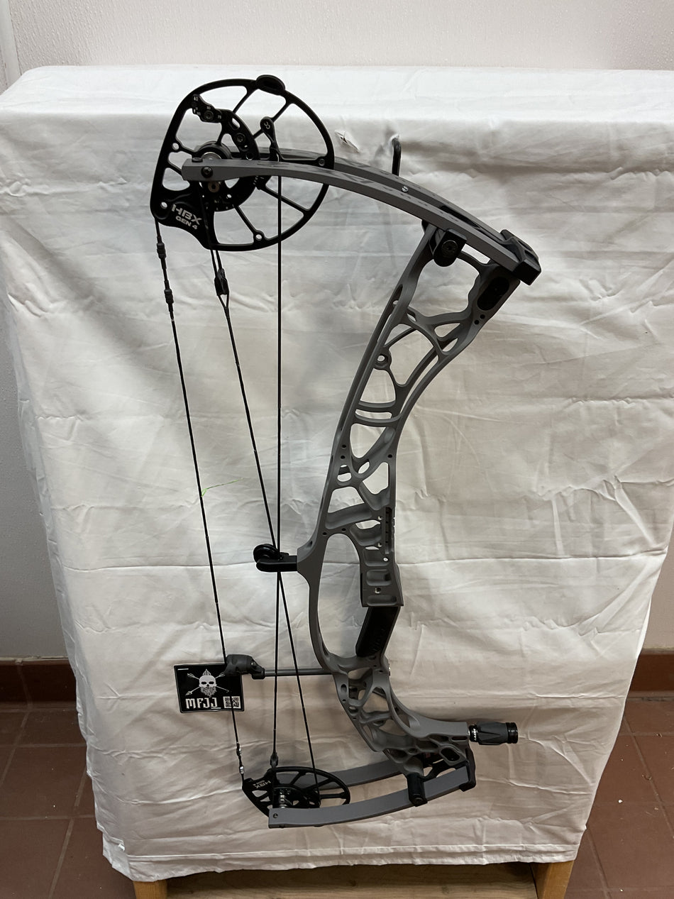 HOYT AX-2 32 - RH/TOMBSTONE/70# - HAX232RHT70-3 - USED