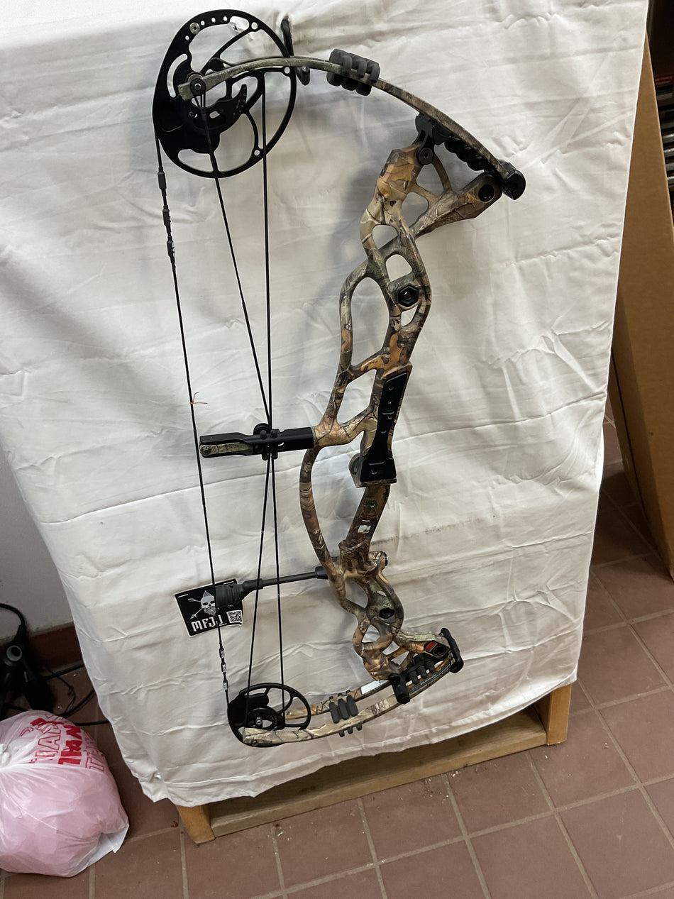 HOYT Carbon Defiant - RH/Realtree APX/60 - #HTRHRT60 - 11 - USED BOW!!!